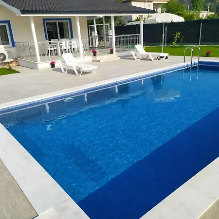 Hotel Atapark Havuzlu Tam Muestakil Korunakli