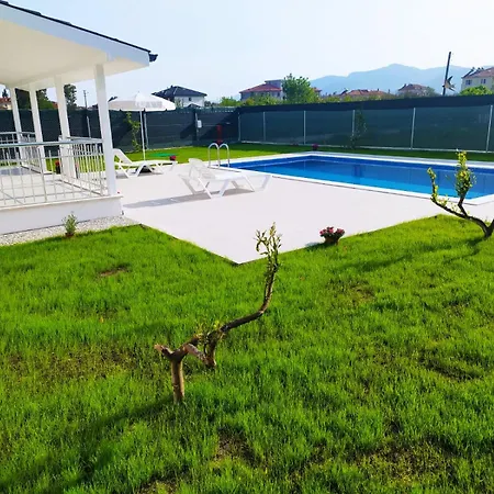Atapark Havuzlu Tam Muestakil Korunakli 3*